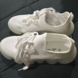 Women’s New White Bubble Look Tennis Shoes.  Size 7 & 1/2.